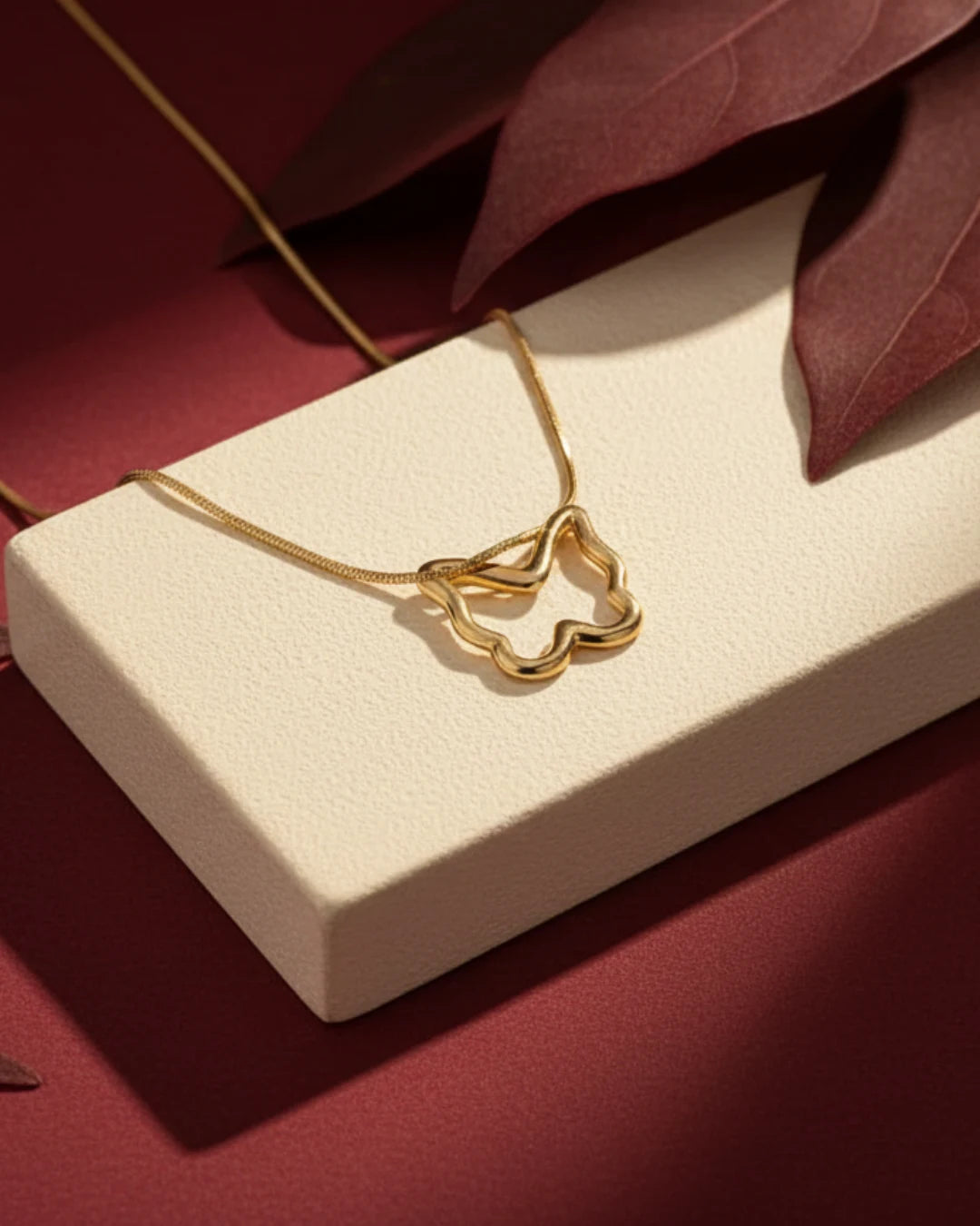 Minimal Clover Pendant Necklace