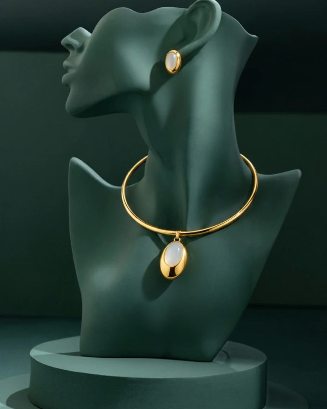 Ivory Gleam Necklace Set